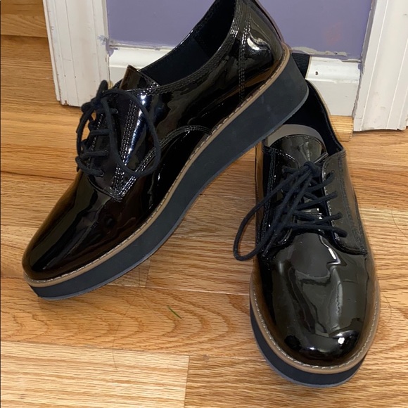 Shiny Black Platform Shoe - Picture 1 of 3